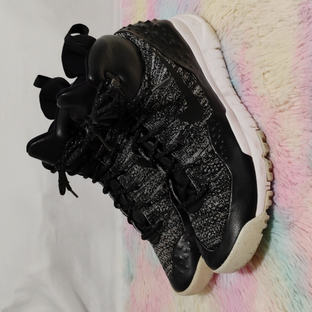 (E-1) SALE! Nike Defender Black & White Hi Top Sneakers Sz.8 2016